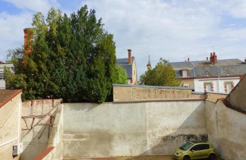 Moulins Apartment | Appartement au cœur de Moulins avec parking privé, parfait pour 2 à 4 personnes - FR-1-489-398