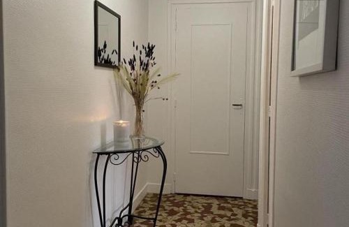 Moulins Apartment | Appartement au cœur de Moulins avec parking privé, parfait pour 2 à 4 personnes - FR-1-489-398
