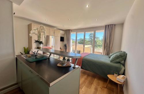 Carnoux-en-Provence Apartment | Appartement avec terrasse proche Cassis