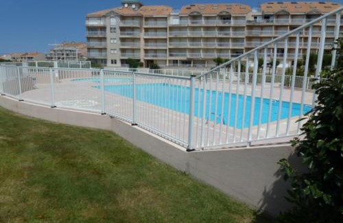 Les Sables d'Olonne Apartment | Appartement calme avec piscine à la Chaume - FR-1-197-154