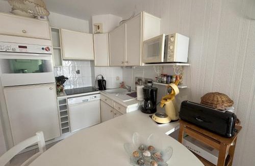 Les Sables d'Olonne Apartment | Appartement calme avec piscine à la Chaume - FR-1-197-154