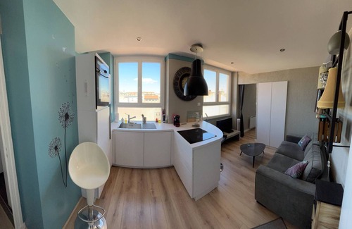 Centre Ville Apartment | Appartement Centre Ville Calme Très Agréable ,5 mn du Centre ,netflix , Fibre