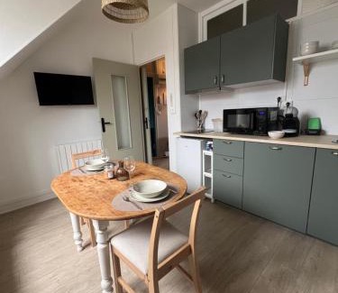 Conde-sur-Noireau Apartment | Appartement charmant et confortable en centre-ville