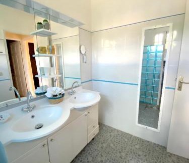 Baille-Argent Apartment | Appartement Confort Pointe-Noire + Piscine