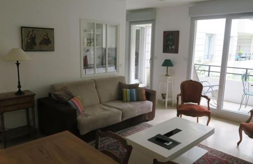 Part Dieu - Bir Hakeim Apartment | Appartement confortable calme avec terrasse proche métro - accueil personnel