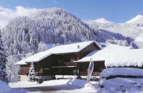 Areches Apartment | Appartement cosy à Arêches, 50m des pistes, terrasse ouest et piscine l'été - FR-1-342-249