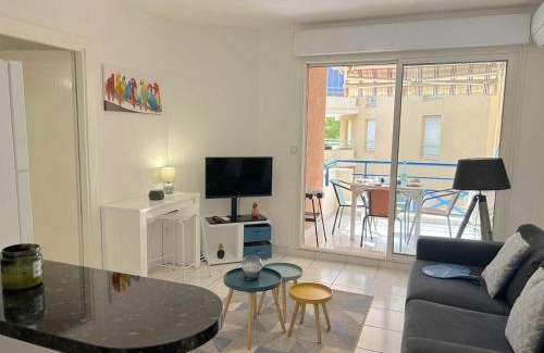 Frejus Port Apartment | Appartement cosy à Port Fréjus: climatisé, proche plage, commerces et garage - 4 couchages - FR-1-226A-176