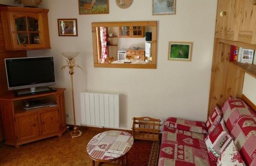 Areches Apartment | Appartement cosy 6 pers, 2 ch, au pied des pistes, cœur du village, balcon sud, tout confort - FR-1-342-233