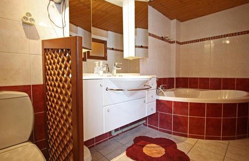 Vagney House | Appartement cosy au cœur de Vagney, proche commerces et sentiers, terrasse et cheminée, à 15km Gérardmer - FR-1-589-304