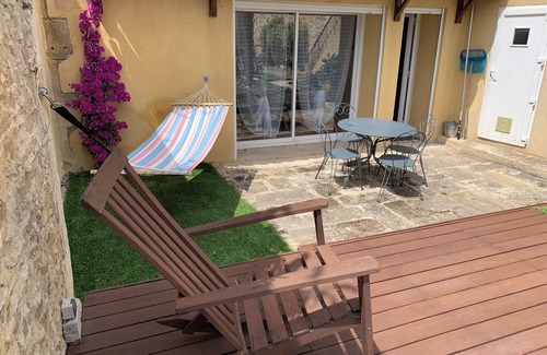 Senas Apartment | Appartement Cosy au Cœur de la Provence Entre Luberon et Alpilles Avec Piscine