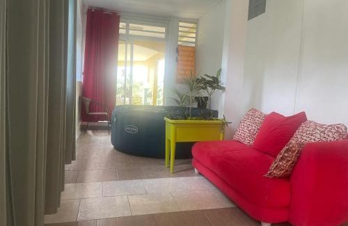 Circuit 1C1 Apartment | Appartement cosy avec jacuzzi à Petit-Bourg 80 m²