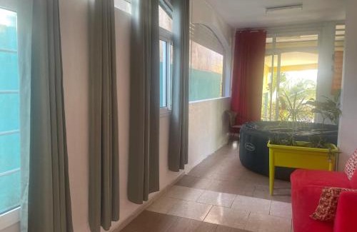 Circuit 1C1 Apartment | Appartement cosy avec jacuzzi à Petit-Bourg 80 m²