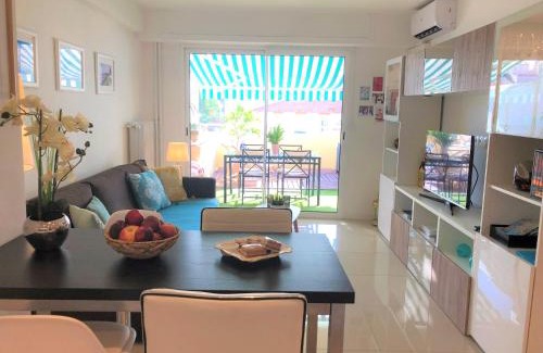 Riou - Petit Juas - Av de Grasse Apartment | Appartement Cosy Calme Central-Terrasse Proche Palais