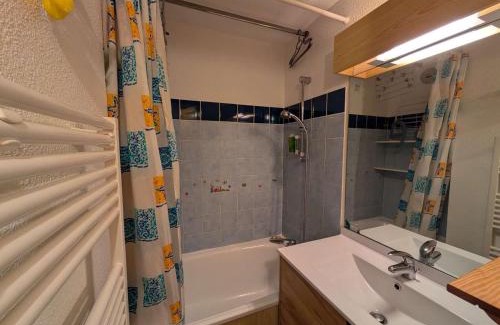 Areches Apartment | Appartement cosy pour 5, plein sud, au centre d'Arêches-Beaufort, proche pistes avec piscine et wifi - FR-1-342-267