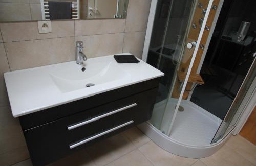 Courcelles Apartment | Appartement Courcelles