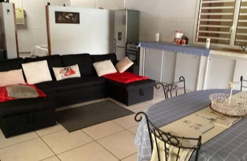 Saint-Benoit Apartment | Appartement dans propriété reposante