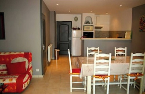 Jonquieres Apartment | Appartement de caractère dans un mas provençal