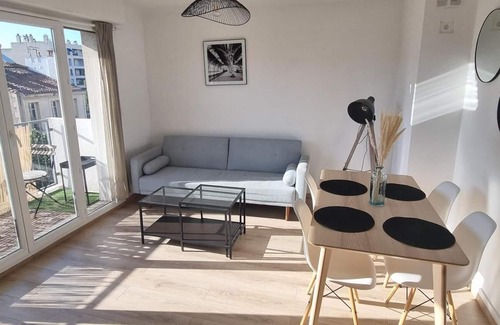 Les Chartreux Apartment | Appartement de Charme Avec Balcon Ensoleillé au Cœur de Marseille