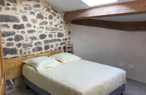 Avene Apartment | appartement de l'église et du château 2 à 15 personnes