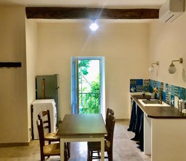 Lasalle Apartment | Appartement de village face à la rivière