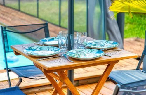 Lamentin Apartment | Appartement Domi Caraïbes confortable avec une piscine chauffée et sécurisée par un filet, une citerne tampon pour faire face aux coupures d'eau, accès Netflix