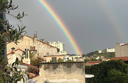 Saint-Lambert Apartment | Appartement Duplex Quartier Bompard, vue mer et Proche Bonne-mère