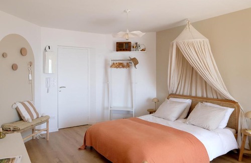 Les Sables d'Olonne Apartment | Appartement en front de mer avec vue imprenable sur la grande plage des Sables d'Olonne