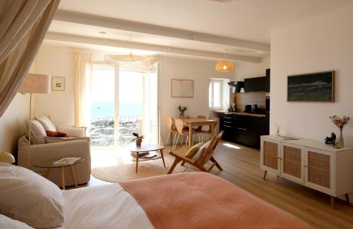 Les Sables d'Olonne Apartment | Appartement en front de mer avec vue imprenable sur la grande plage des Sables d'Olonne