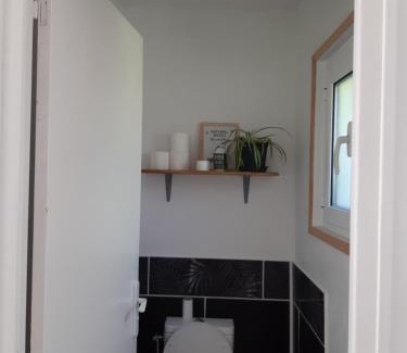 Scaer House | Appartement en lisière de forêt avec étang