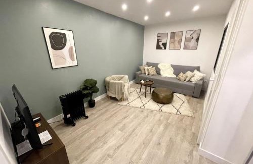 Meze Apartment | Appartement en plein centre à 100m du port
