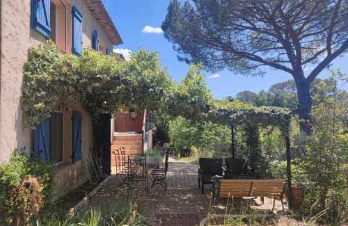 Collobrieres House | Appartement en pleine nature avec piscine chauffée