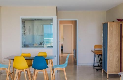 Les Sables d'Olonne Apartment | Appartement Face Mer - 2 Chambres, Terrasse, Garage, Wi-Fi - FR-1-197-603