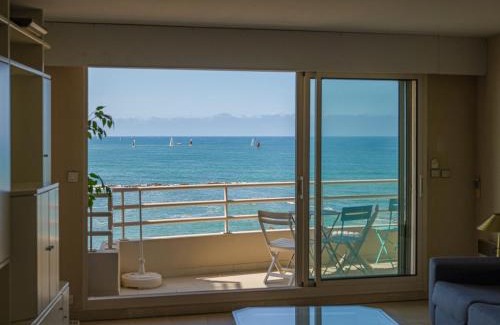 Les Sables d'Olonne Apartment | Appartement Face Mer - 2 Chambres, Terrasse, Garage, Wi-Fi - FR-1-197-603