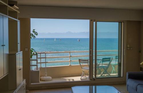 Les Sables d'Olonne Apartment | Appartement Face Mer - 2 Chambres, Terrasse, Garage, Wi-Fi - FR-1-197-603