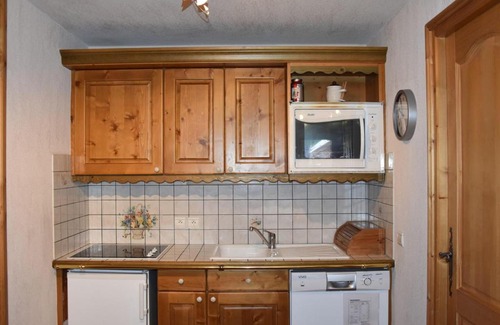 Pralognan-la-Vanoise Apartment | Appartement Familial avec Balcon Est - Près des Pistes et Commerces - FR-1-464-181