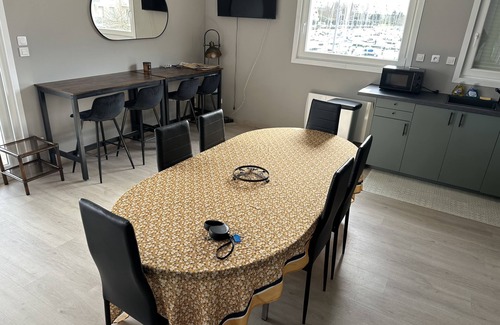 Courseulles-sur-Mer Apartment | Appartement Le Royal vue Port
