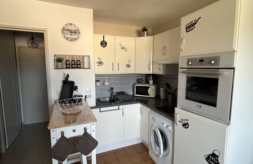 La Londe-les-Maures Apartment | Appartement 4 Couchages Climatisé- Piscine Privée, Proche Centre Ville et Plages