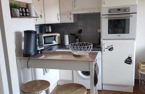 La Londe-les-Maures Apartment | Appartement 4 Couchages Climatisé- Piscine Privée, Proche Centre Ville et Plages