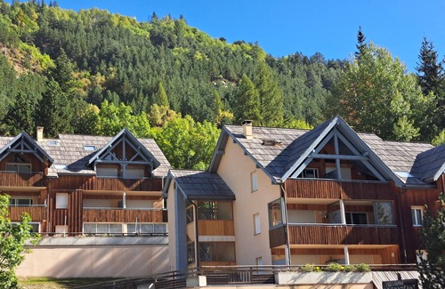La Salle-les-Alpes Apartment | Appartement Serre Chavalier , La Salle les Alpes Exposition Sud Très Bien Situé