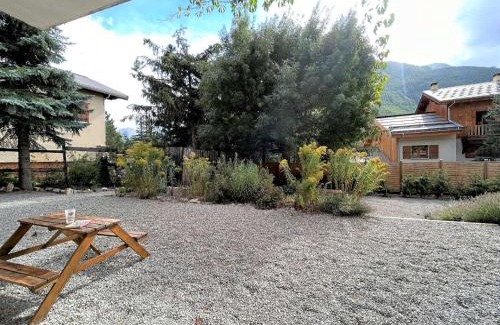 Monetier-les-Bains Apartment | Appartement 3 pièces avec jardin et parking à Le Monêtier-les-Bains - FR-1-330F-226