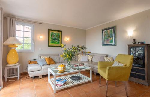 Le Dramont Apartment | Appartement Grande Terrasse Vue Mer
