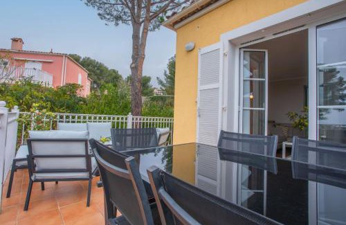 Le Dramont Apartment | Appartement Grande Terrasse Vue Mer