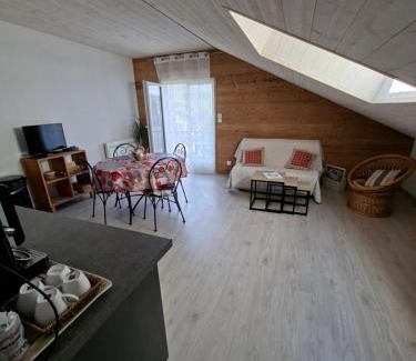 Enchastrayes Bed & Breakfast | appartement indépendant chalet "les Ormes"