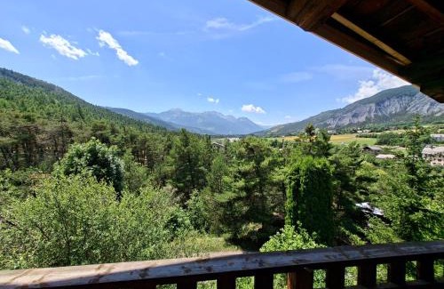 Enchastrayes Bed & Breakfast | appartement indépendant chalet "les Ormes"
