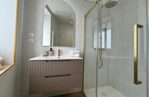 Moulins Apartment | Appartement Le rêve de Gaïa Climatisation et Wifi
