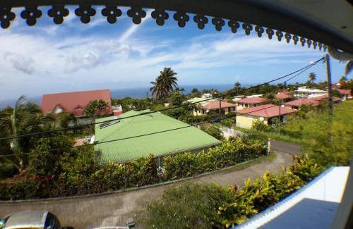 Saint-Claude House | Appartement Les Bougainvilliers Vue Mer