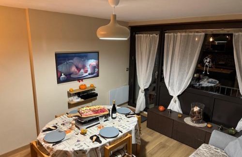 Montgenevre Apartment | Appartement Les Chalmettes 4 Personnes au pied des Pistes Wifi - Balcon - Parking