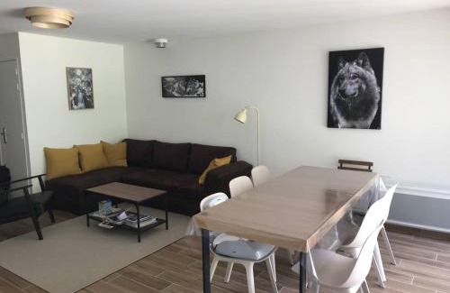 Cauterets Apartment | Appartement lumineux au centre de Cauterets avec terrasse et garage - FR-1-812-136