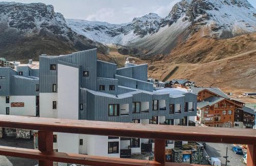 Val Claret Apartment | Appartement lumineux proche pistes et commerces, 3P/8 pers, balcon exposé sud - FR-1-502-363
