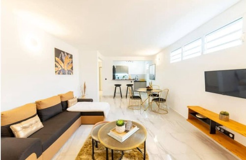 Schoelcher Villa | Appartement Luxueux à 3 Minutes de la Plage !